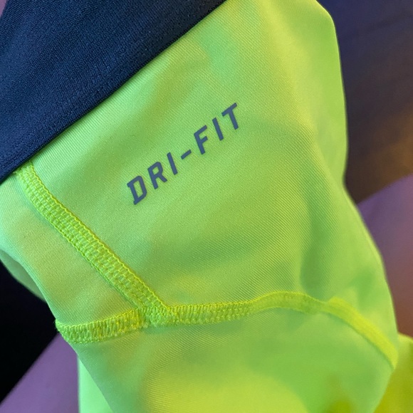 Nike Pro Dri-Fit Capri Leggings - Picture 4 of 6